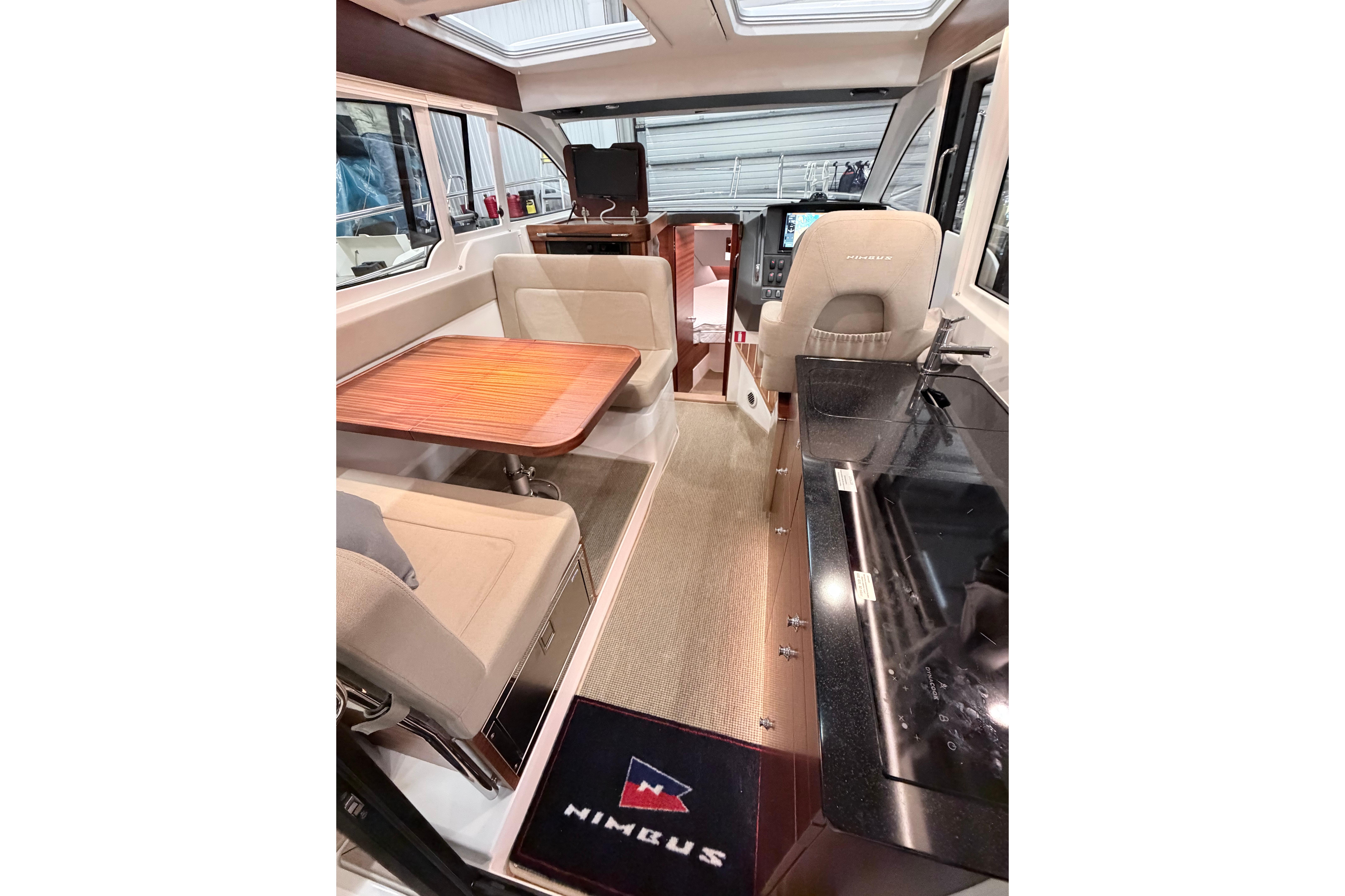 2024 Nimbus 305 Coupe