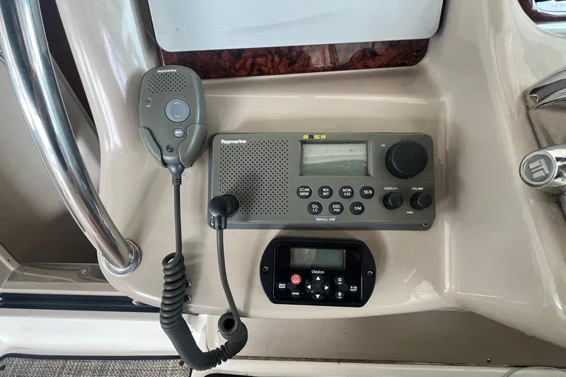 Chance Encounter Yacht Photos Pics Control panel of a 2004 Sea Ray 340 Sundancer with Raymarine and Clarion equipment.