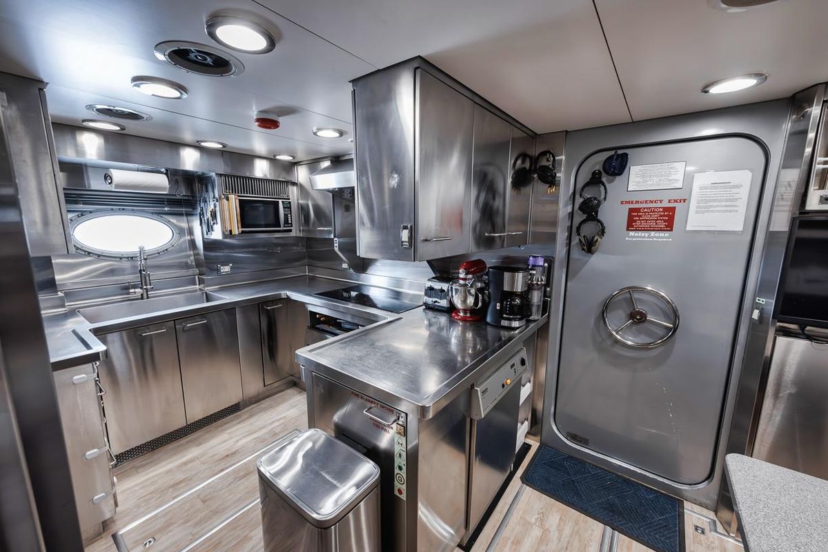 2006 Palmer Johnson 120 