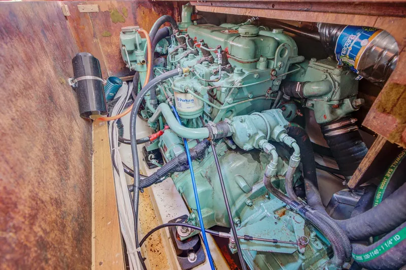 Grace Yacht Photos Pics Engine compartment of a 1994 Beneteau 510 sailboat, featuring a Perkins engine.