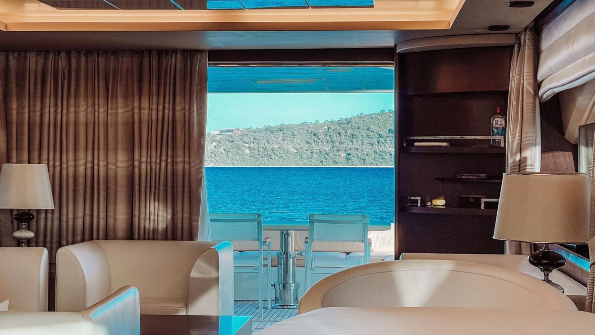 2009 Azimut 75 