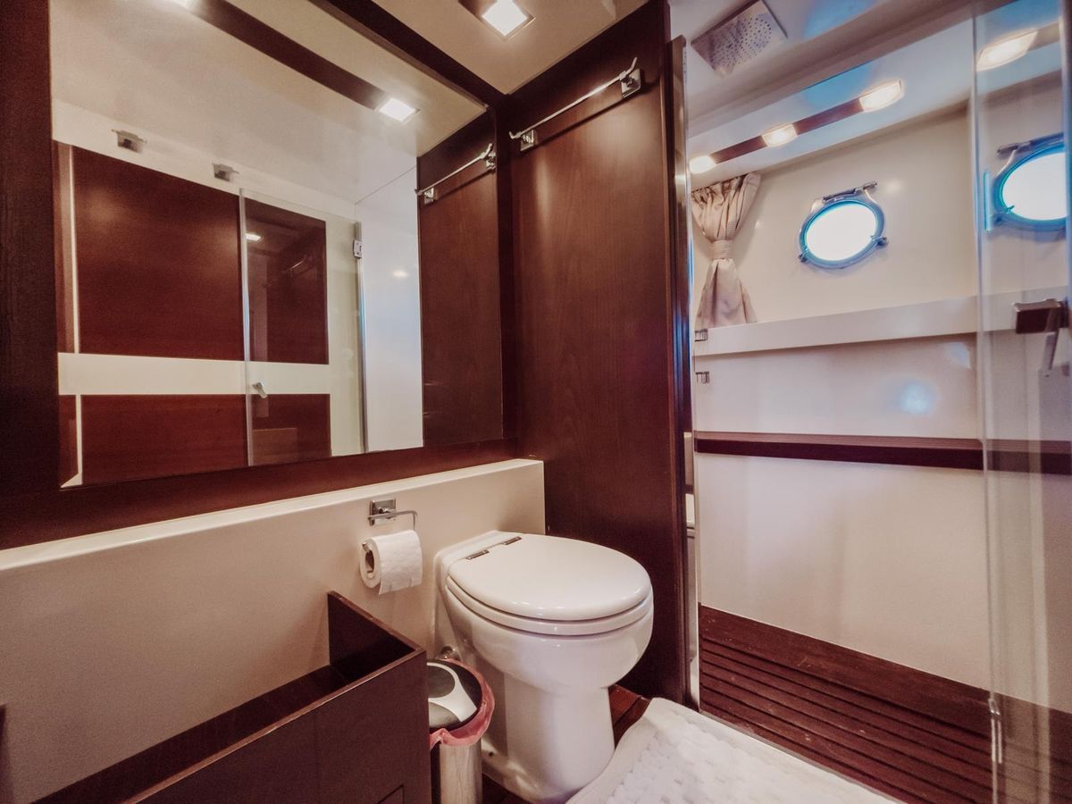 2009 Azimut 75 