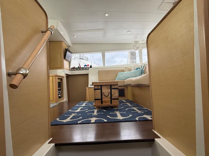 Feel The Moon Yacht Photos Pics Interior of 2010 Lagoon 400 yacht, featuring cozy seating and nautical-themed decor.
