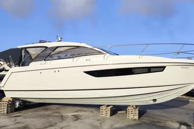 2018 Sealine S330