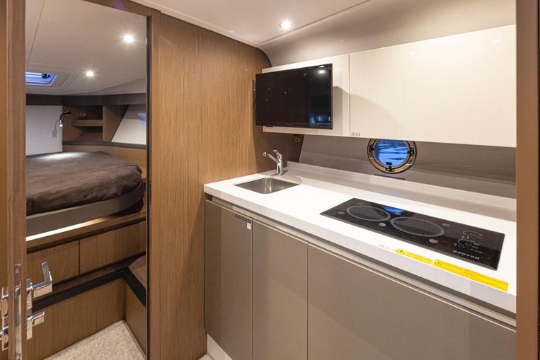 2020-40-beneteau-gran-turismo-40