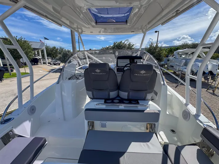 Mi Caleta Yacht Photos Pics 2023 Jeanneau Leader 9.0 WA boat interior with dual seats and navigation equipment.