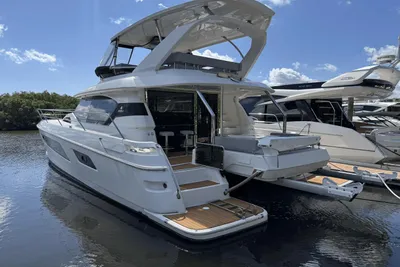 Aquila 44