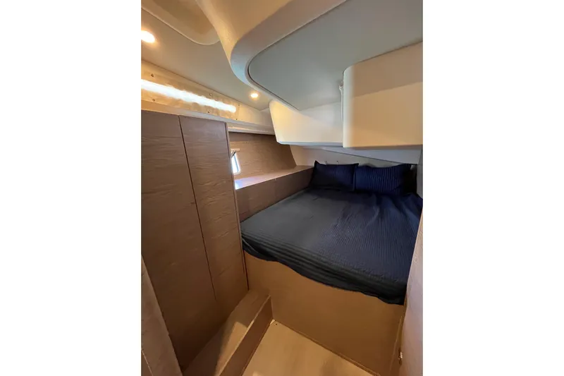 Eto Mio Yacht Photos Pics Cozy cabin interior of 2021 Hanse 508 yacht with modern design and comfortable bedding.