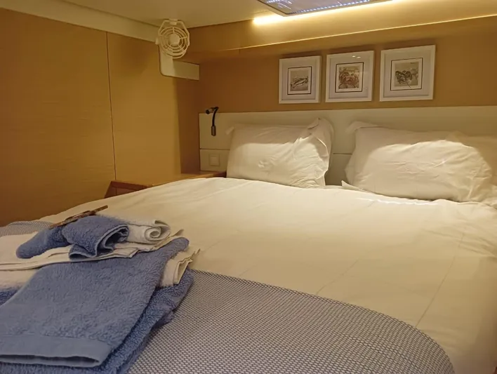 Finisterre Yacht Photos Pics Cozy bedroom in 2017 Lagoon 52 F yacht with neatly arranged towels.