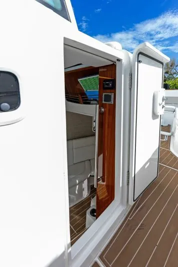 Eagle's Zone Yacht Photos Pics Cabin Entry