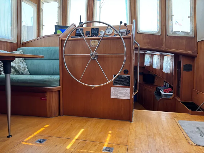 Diesel Duck Yacht Photos Pics 