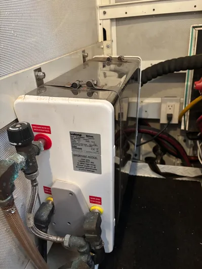 Diesel Duck Yacht Photos Pics 