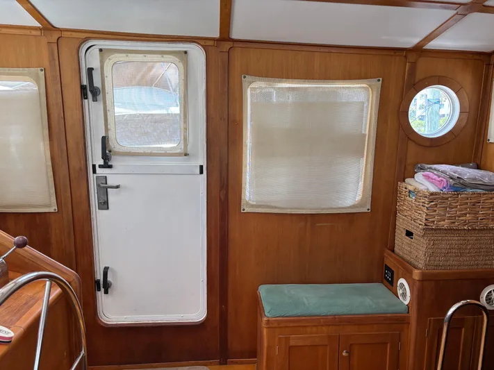 Diesel Duck Yacht Photos Pics 