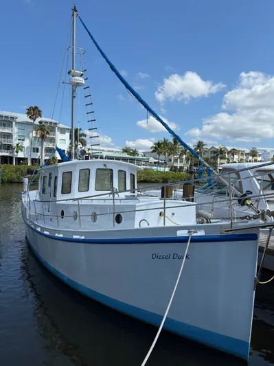 Diesel Duck Yacht Photos Pics 