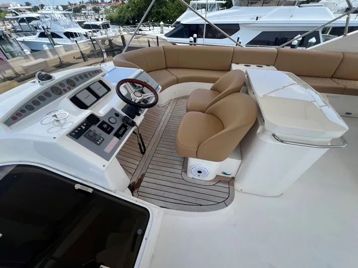 Trade Yacht Photos Pics Princess 67 No Name - Helm