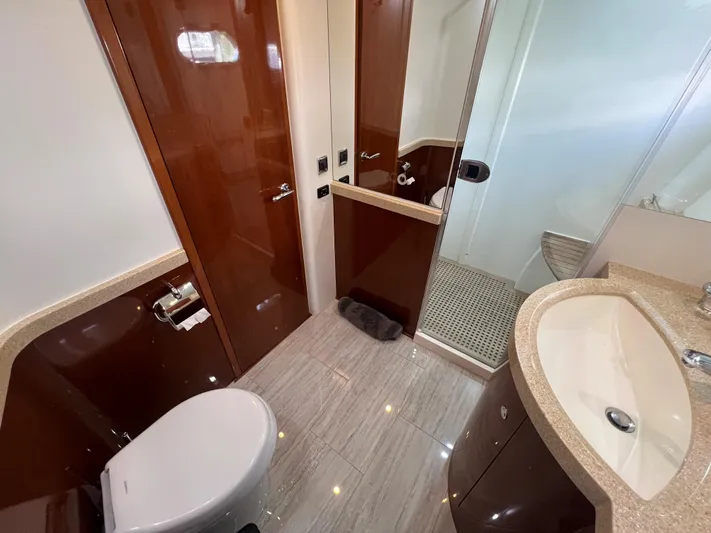 Trade Yacht Photos Pics Princess 67 No Name - Head