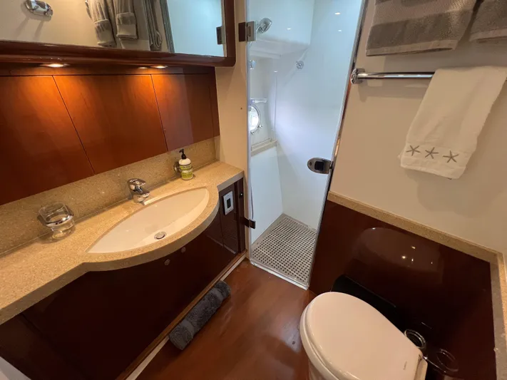 Trade Yacht Photos Pics Princess 67 No Name - Head