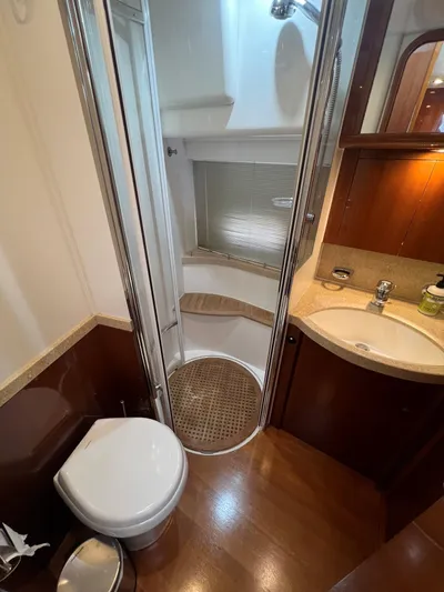 Trade Yacht Photos Pics Princess 67 No Name - Head