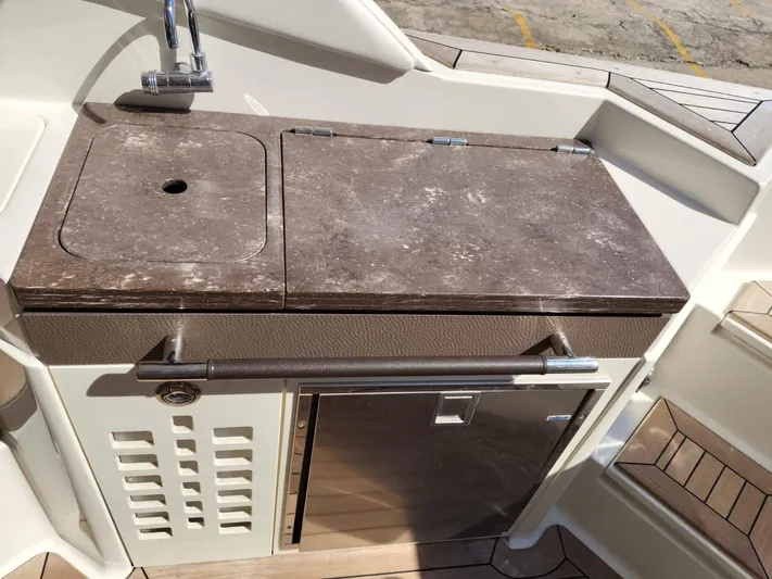 2018 Sea Ray 350 Slx @ Acapulco Yacht Photos Pics 2018 Sea Ray SLX 350 boat kitchenette with sink and storage.
