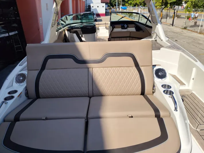2018 Sea Ray 350 Slx @ Acapulco Yacht Photos Pics 2018 Sea Ray SLX 350 boat interior with beige seating and cup holders.