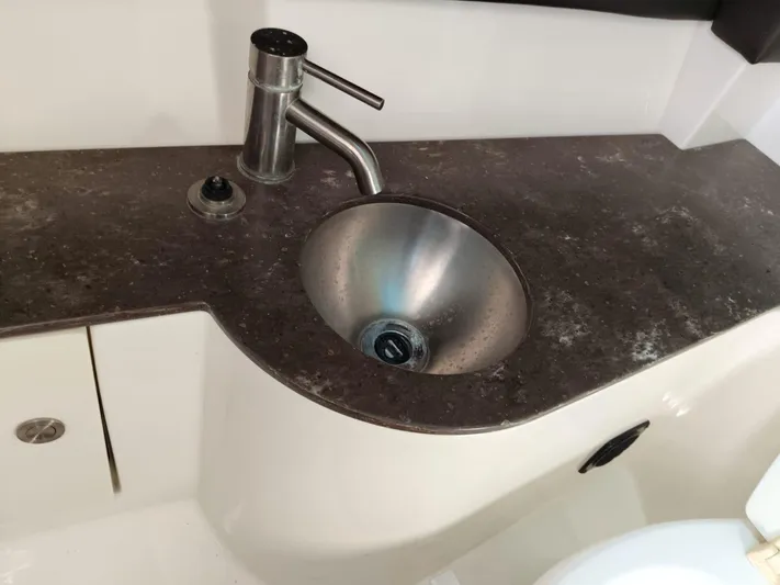 2018 Sea Ray 350 Slx @ Acapulco Yacht Photos Pics Stainless steel sink on Sea Ray SLX 350 boat, 2018 model.