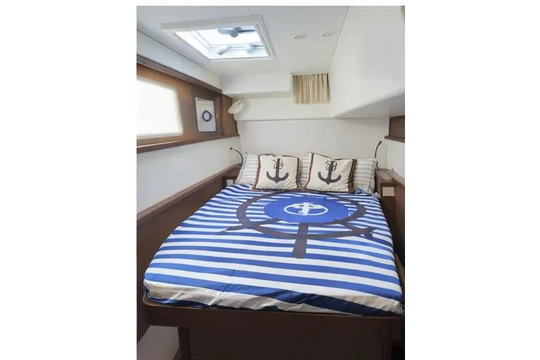 Carpediem 2 Yacht Photos Pics Cozy bedroom in 2019 Lagoon 450 yacht with nautical-themed bedding and decor.