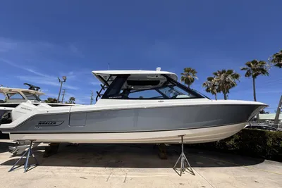 Boston Whaler 330 Vantage