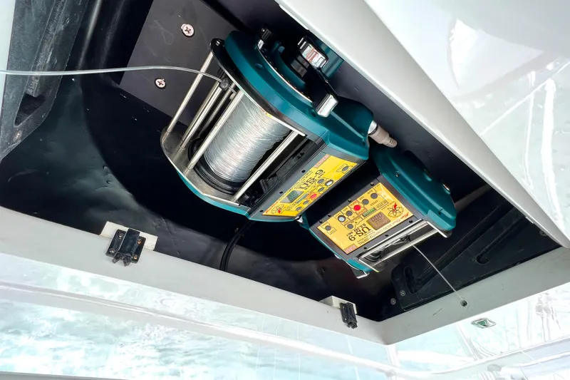 Safari Yacht Photos Pics Fishing equipment installed on a 1997 Garlington 61 boat, featuring electronic controls.