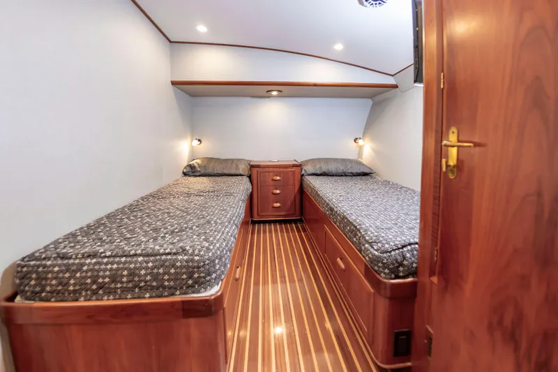 Safari Yacht Photos Pics 