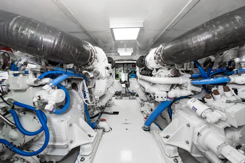 Safari Yacht Photos Pics 