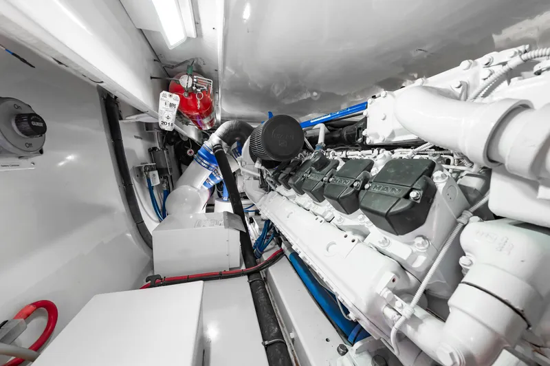 Safari Yacht Photos Pics 