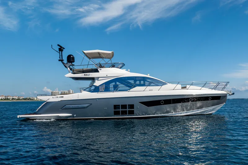  Yacht Photos Pics 2021 Azimut S6 Sportfly yacht cruising on open water under a clear blue sky.