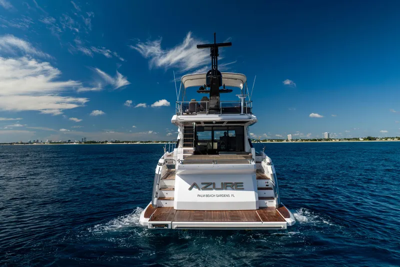  Yacht Photos Pics 2021 Azimut S6 Sportfly yacht cruising on open water under a clear blue sky.