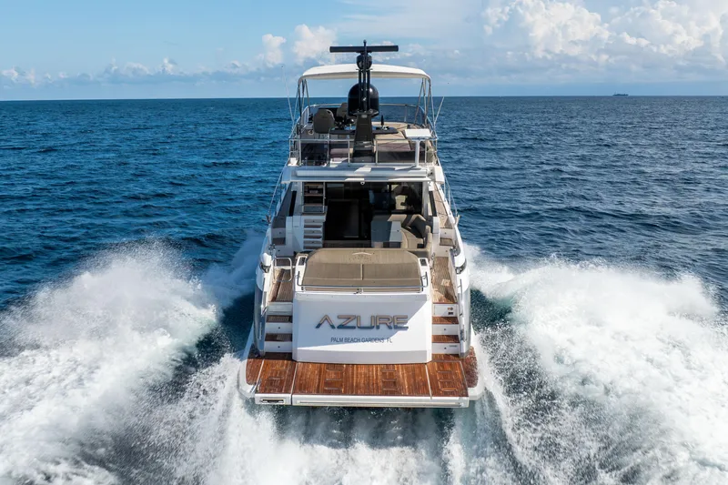  Yacht Photos Pics 2021 Azimut S6 Sportfly yacht cruising on open sea, rear view.