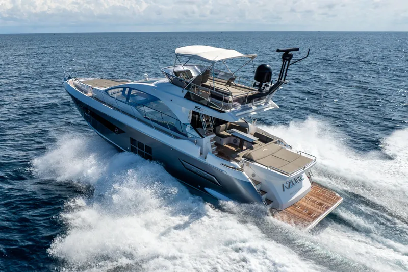  Yacht Photos Pics 2021 Azimut S6 Sportfly yacht cruising on open sea, showcasing luxury and performance.