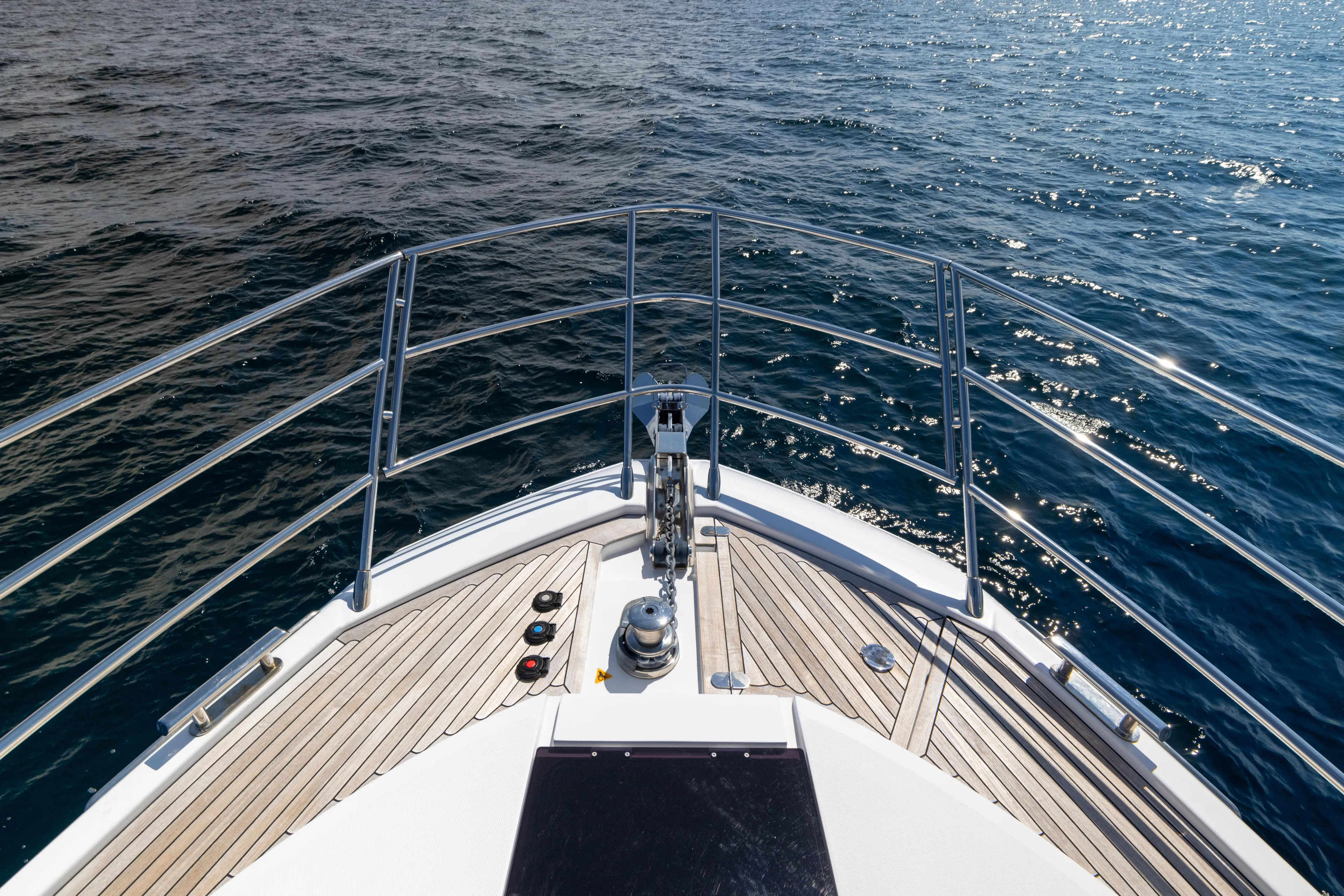  Yacht Photos Pics Bow view of 2021 Azimut S6 Sportfly yacht on open water.