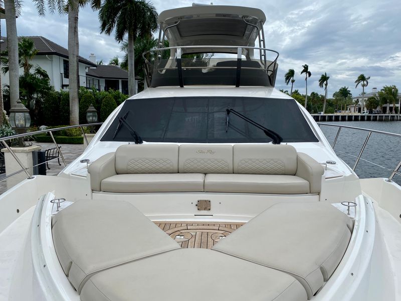 2019 Sea Ray L550
