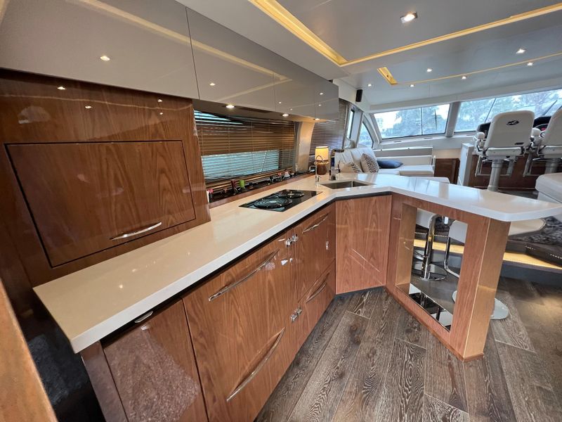 2019 Sea Ray L550