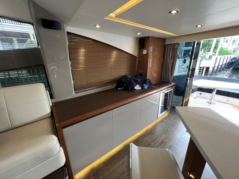 2019 Sea Ray L550