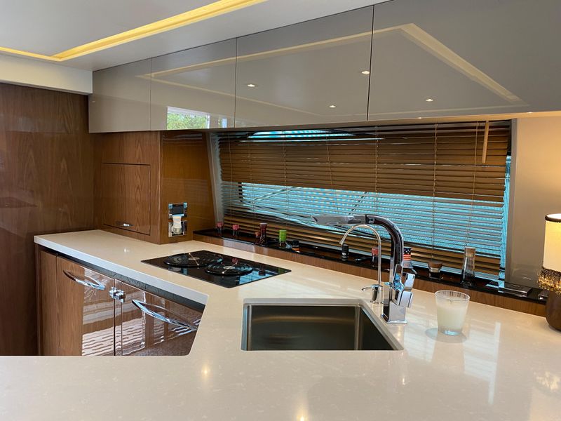 2019 Sea Ray L550