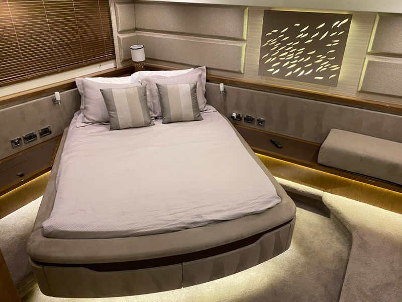 2019 Sea Ray L550