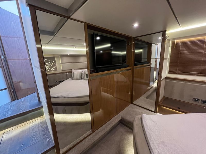 2019 Sea Ray L550