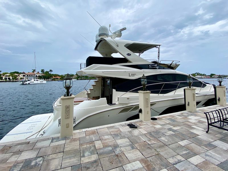 2019 Sea Ray L550