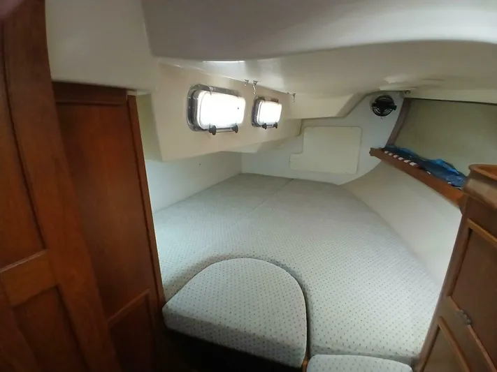 Wonderwind Yacht Photos Pics Interior cabin of 1999 Island Packet 45 sailboat with cozy sleeping area.