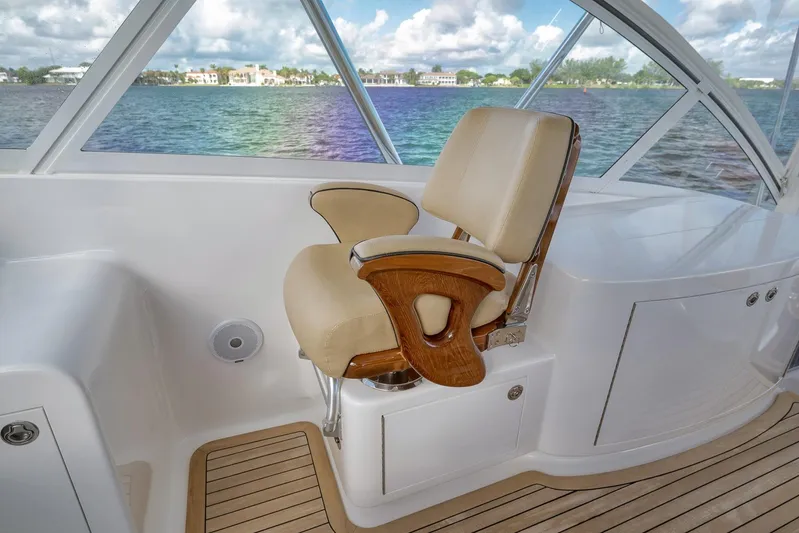 Magadi Yacht Photos Pics 2015 Ritchie Howell Express boat interior with luxurious captain's chair and scenic water view.