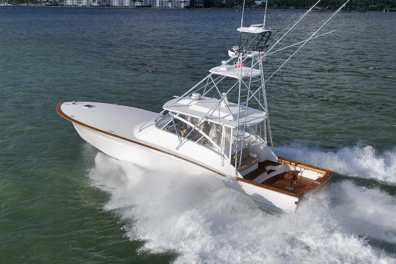 Magadi Yacht Photos Pics 2015 Ritchie Howell Express boat cruising on open water, creating waves.