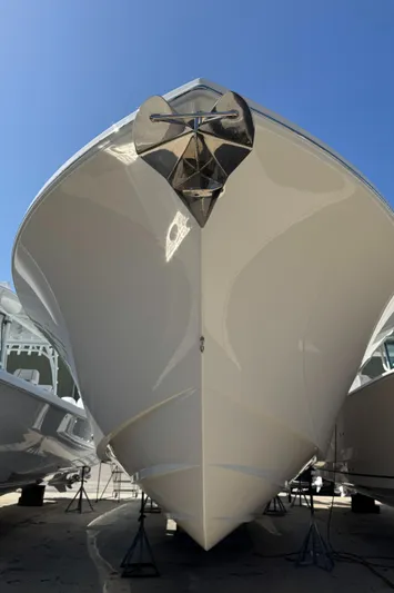 37-039 Yacht Photos Pics 2025 Regulator 37 boat, sleek design, viewed from the front, anchored on stands.