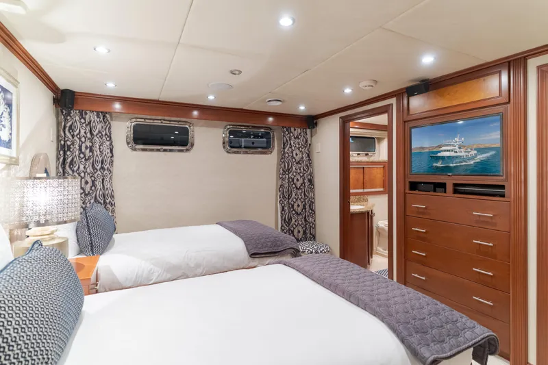 Huracan Yacht Photos Pics Luxurious cabin interior of 1991 Delta Marine Expedition yacht with twin beds and elegant decor.