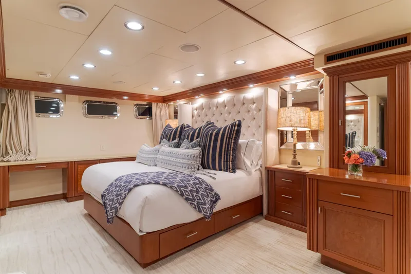 Huracan Yacht Photos Pics Luxurious bedroom interior on 1991 Delta Marine Expedition yacht, featuring elegant decor and plush bedding.