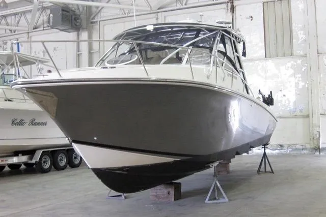  Yacht Photos Pics 2007 Fountain 33 Sportfish Cruiser in a warehouse, elevated on stands.